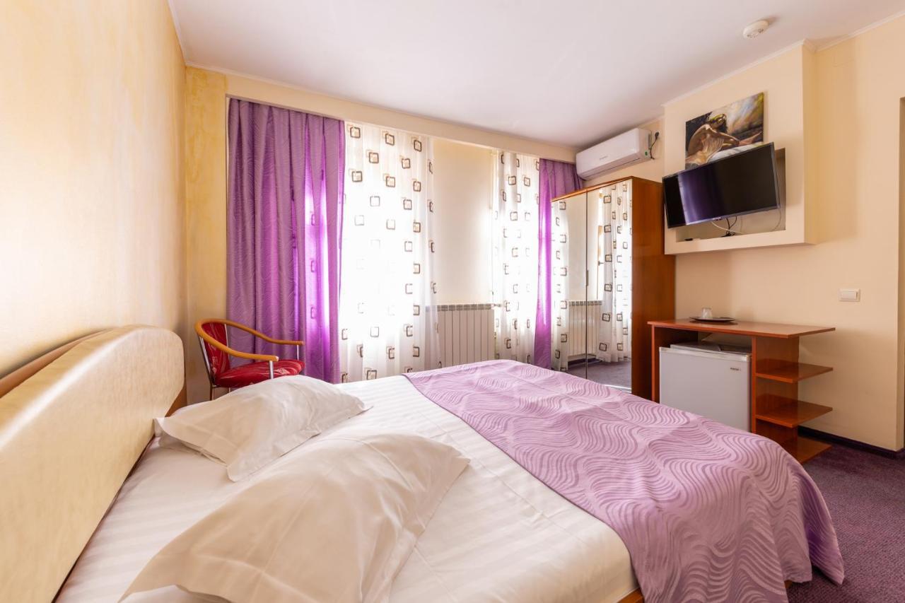 Hotel Amphitryon Букурещ Екстериор снимка