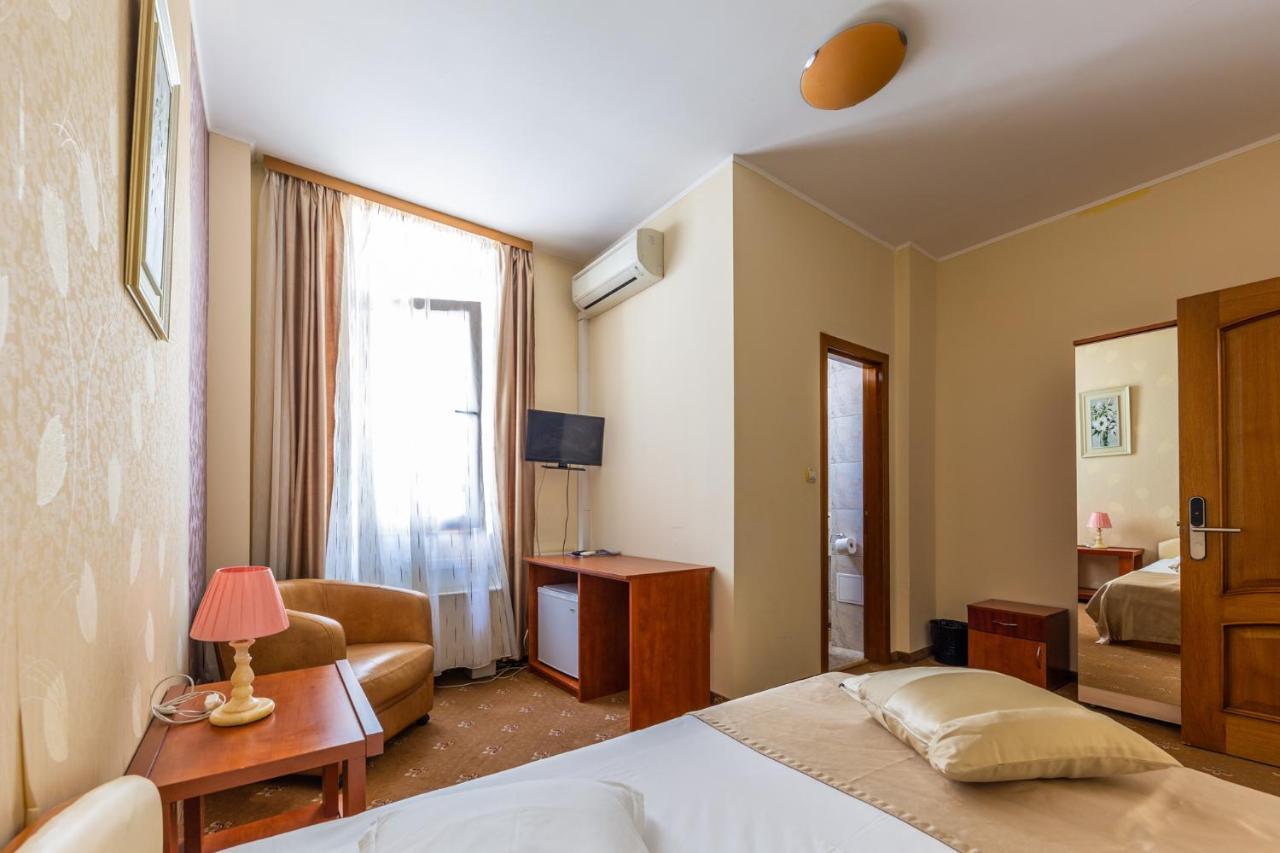 Hotel Amphitryon Букурещ Екстериор снимка