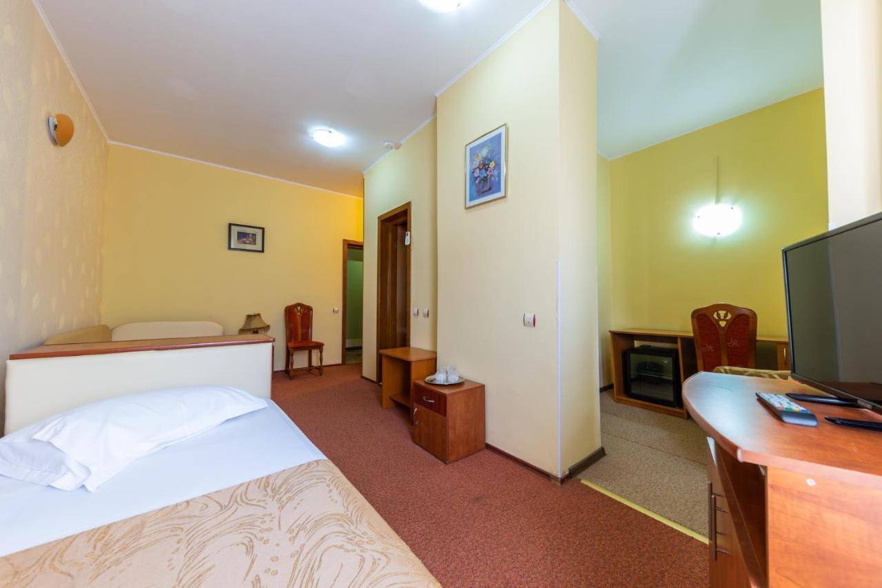 Hotel Amphitryon Букурещ Екстериор снимка