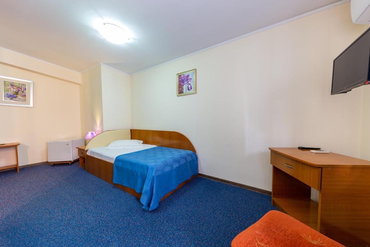 Hotel Amphitryon Букурещ Екстериор снимка